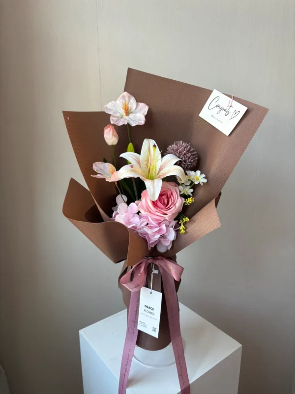 ช่อดอกไม้ประดิษฐ์ Walnut Serenité