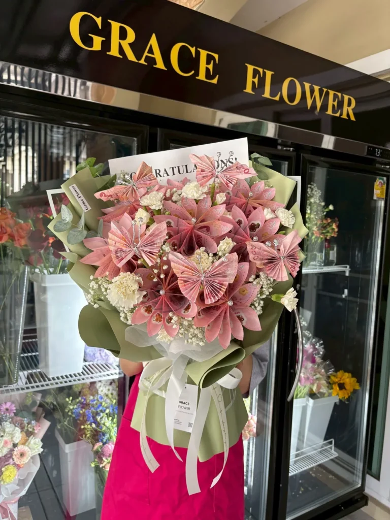 ช่อดอกไม้สดธนบัตร Lucky Clover Bloom