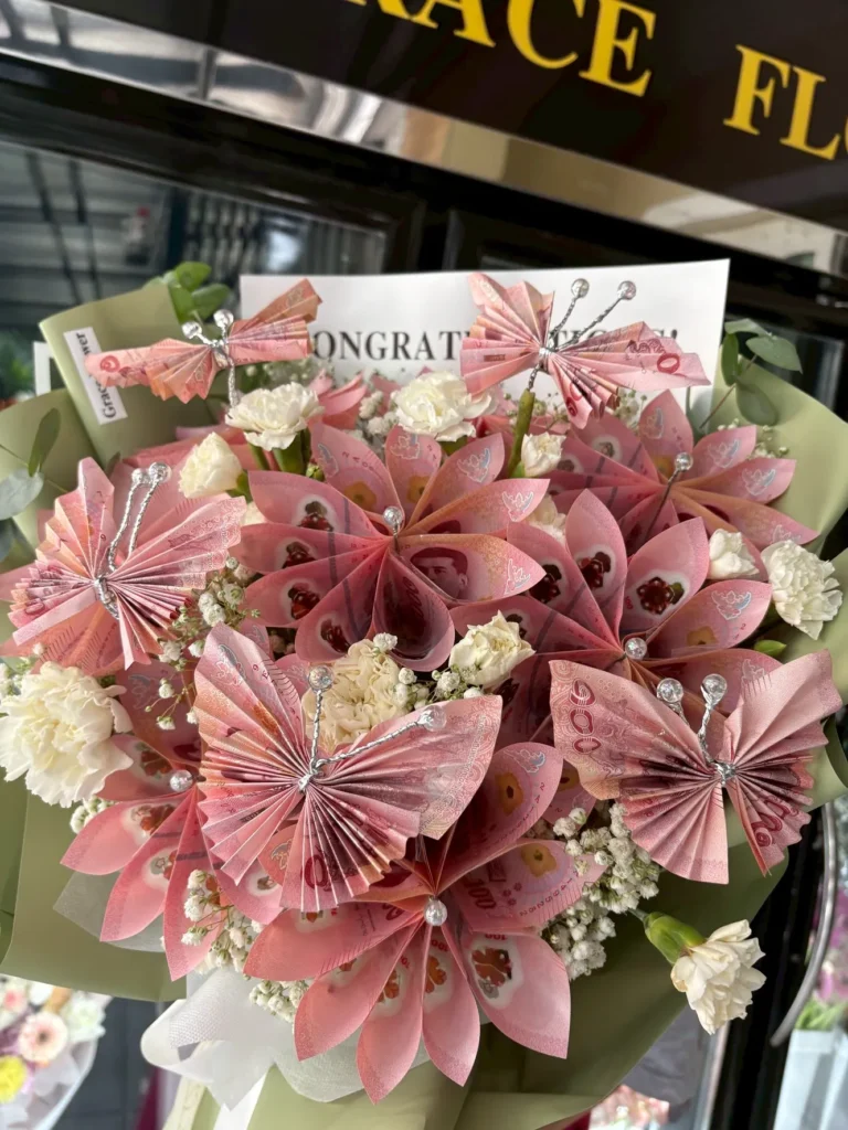 ช่อดอกไม้สดธนบัตร Lucky Clover Bloom