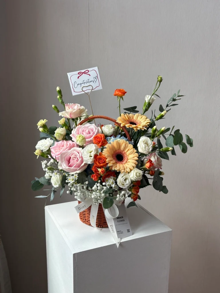 ตะกร้าดอกไม้สด Peach Sparkle Basket