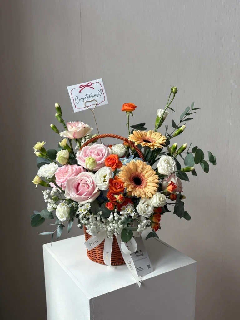 ตะกร้าดอกไม้สด Peach Sparkle Basket
