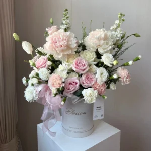 กล่องดอกไม้สด Soft Pastel Peony - Image 1
