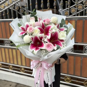 ช่อดอกไม้สด Velvet Ruby Lily - Image 1