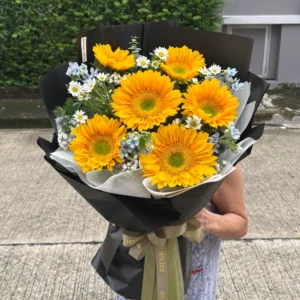 ช่อดอกทานตะวันสด Yellow Buttercup - Image 1